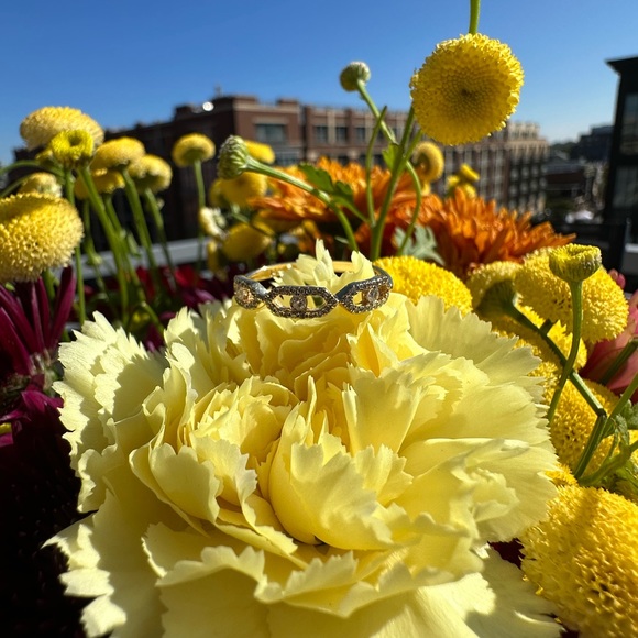 Hexagon Floating Natural Diamond Band in Solid 14k Yellow Gold - Picture 4 of 8